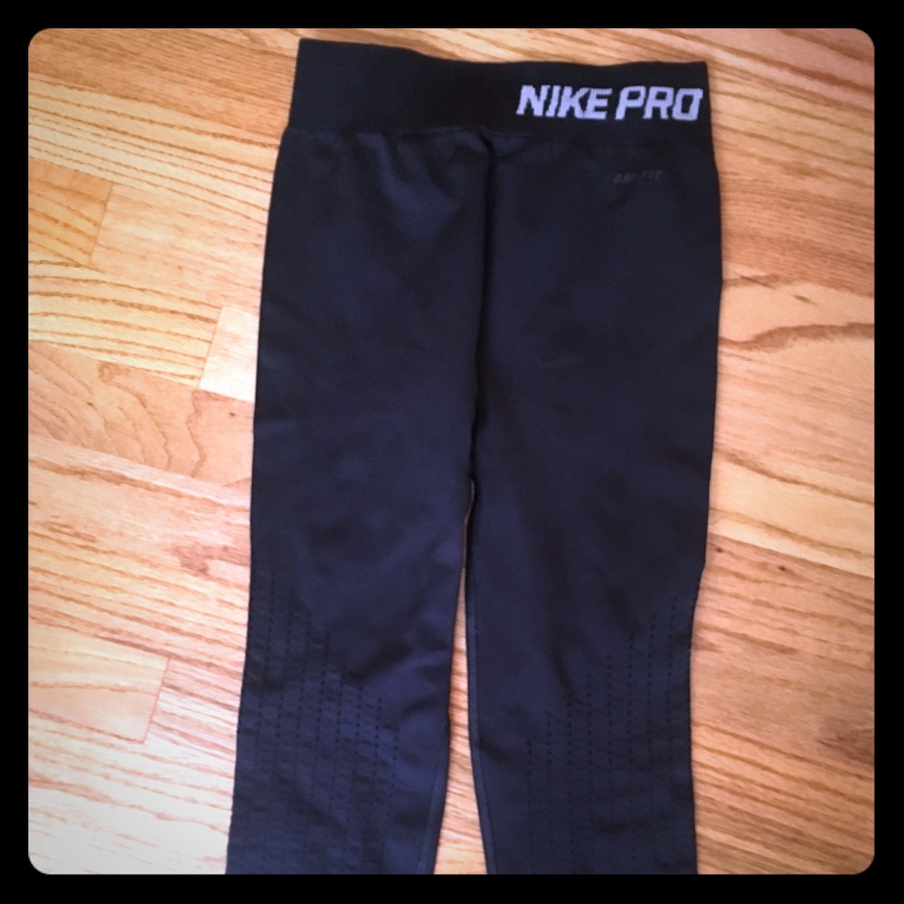 Nike pro training spandex capris